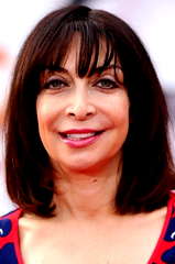 Illeana Douglas profile picture