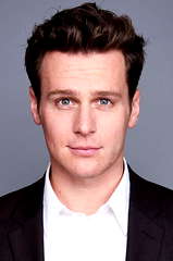 Jonathan Groff profile picture