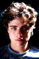 Douglas Smith profile picture