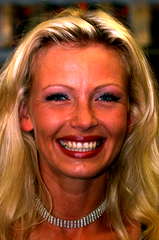 Vivian Schmitt profile picture