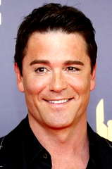 Yannick Bisson profile picture