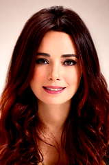 Özgü Namal profile picture