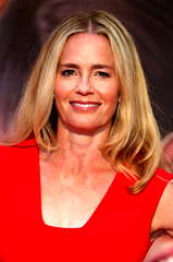 Elisabeth Shue profile picture