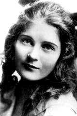 Mae Marsh profile picture