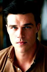 Finn Wittrock profile picture