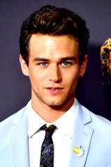Brandon Flynn profile picture