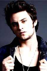 Shiloh Fernandez profile picture