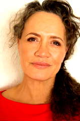 Rena Owen profile picture