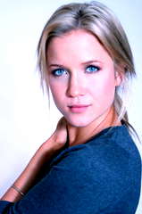 Jessy Schram profile picture