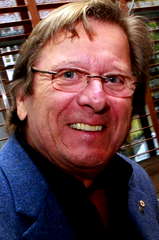 Albert Millaire profile picture