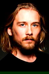 Lou Taylor Pucci profile picture