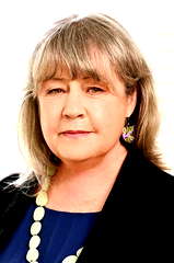 Noni Hazlehurst profile picture