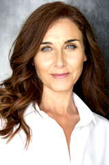 Mona Martínez profile picture
