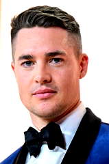 Alexander Dreymon profile picture