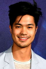 Ross Butler profile picture