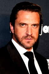 Raúl Esparza profile picture
