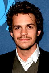 Johnny Simmons profile picture