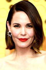 Leslie Bibb profile picture