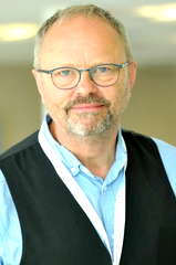 Robert Llewellyn profile picture