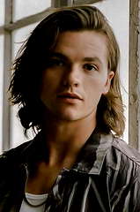 Joel Courtney profile picture