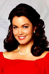 Bellamy Young profile picture