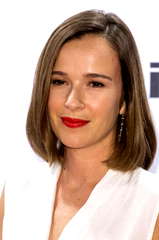 Claire van der Boom profile picture