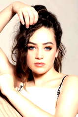 Mary Mouser profile picture