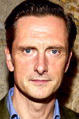 Nicholas Gleaves profile picture