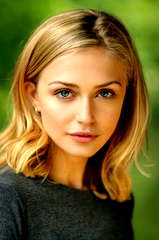 Sophie Simnett profile picture