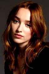 Phoebe Dynevor profile picture