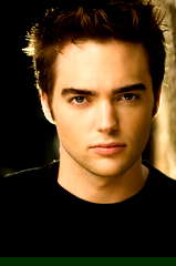Drew Tyler Bell profile picture
