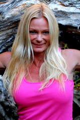 Raye Hollitt profile picture