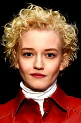 Julia Garner profile picture
