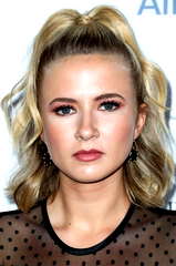 Eliza Bennett profile picture