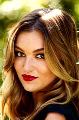 Lili Simmons profile picture
