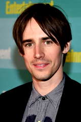 Reeve Carney profile picture