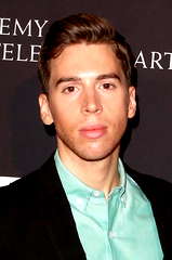 Jordan Gavaris profile picture