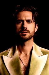 Aaron Tveit profile picture
