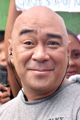 Wally Bayola profile picture