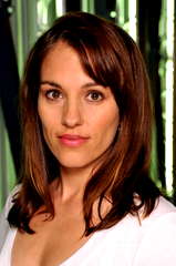 Amy Jo Johnson profile picture