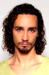 Robert Sheehan profile picture