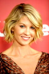 Jenna Elfman profile picture