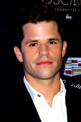 Charlie Carver profile picture
