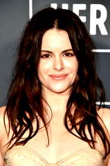 Emily Hampshire profile picture
