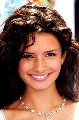 Alice Greczyn profile picture