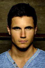 Robbie Amell profile picture