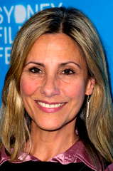 Zoe Carides profile picture