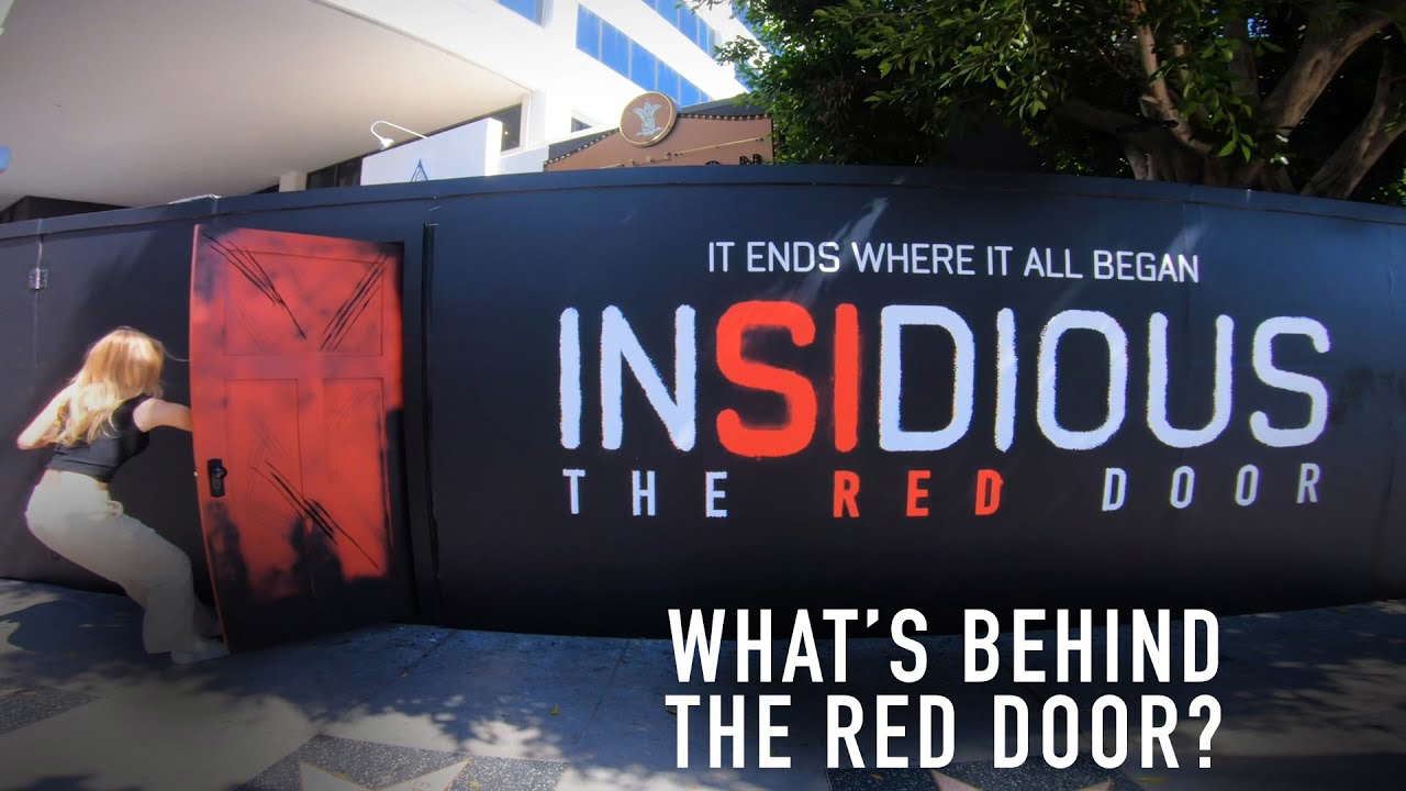 Scare Prank - What's Behind The Red Door?