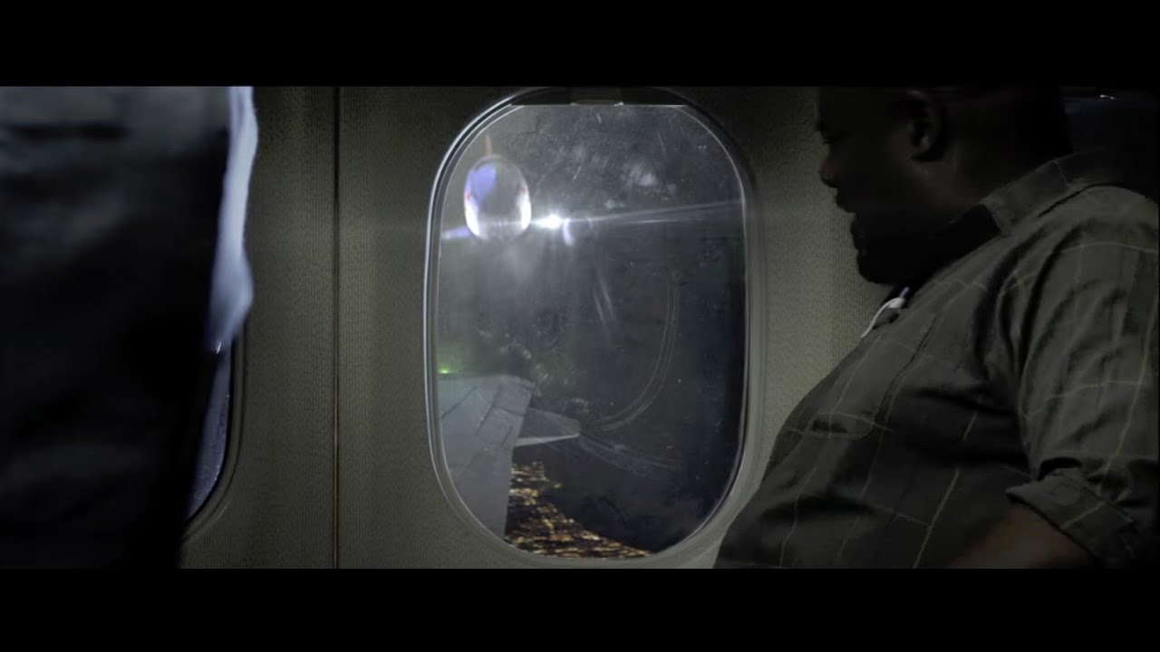 Zombie airport outbreak!! The Living: Zombie Outbreak on an AIRPLANE!