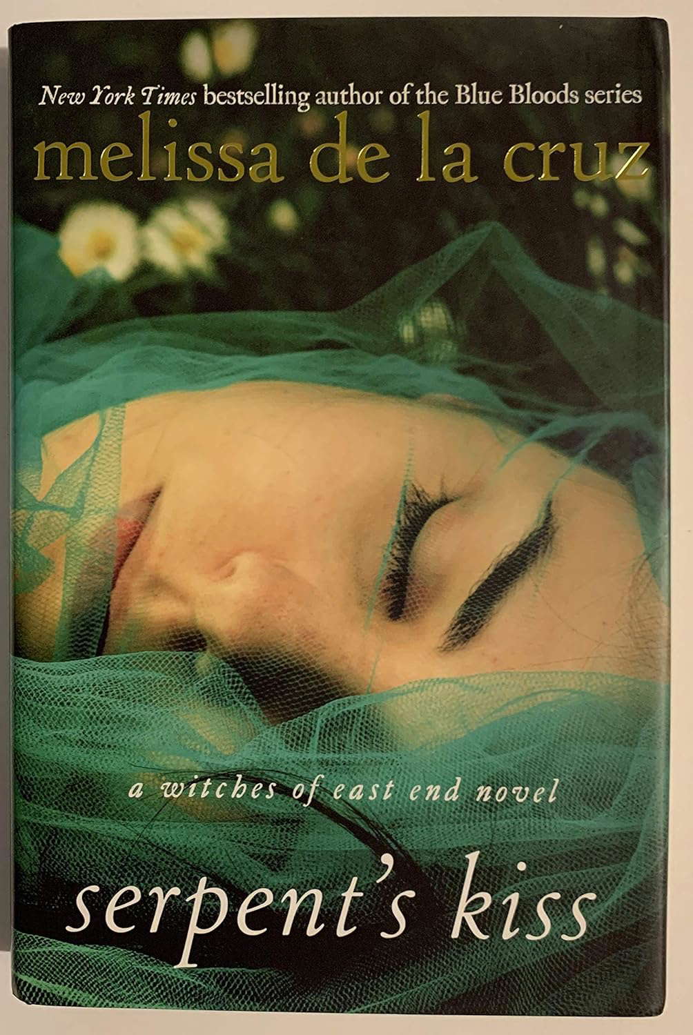 Serpent's Kiss: A Witches of East End Novel (Witches of East End, 2) poster